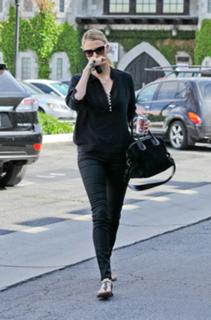 Charlize Theron feet photo thumbnail