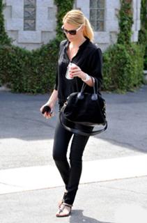 Charlize Theron feet photo thumbnail