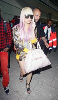 Lady Gaga feet photo thumbnail