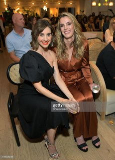 Alison Brie feet photo thumbnail
