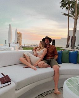 Kelsea Ballerini feet photo thumbnail