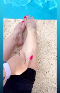 Daniela Katzenberger feet photo thumbnail