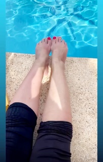 Daniela Katzenberger feet photo thumbnail
