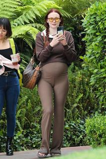 Sophie Turner feet photo thumbnail