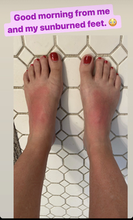 Angela Kinsey feet photo thumbnail