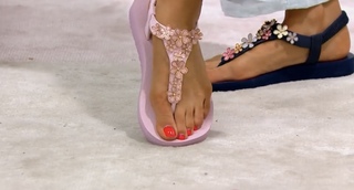 Courtney Khondabi feet photo thumbnail