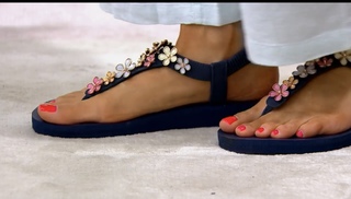 Courtney Khondabi feet photo thumbnail