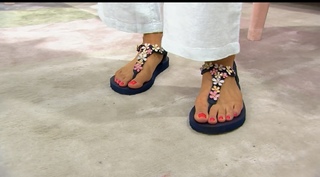 Courtney Khondabi feet photo thumbnail