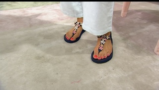 Courtney Khondabi feet photo thumbnail