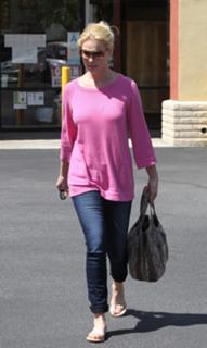 Katherine Heigl feet photo thumbnail