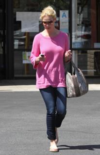Katherine Heigl feet photo thumbnail