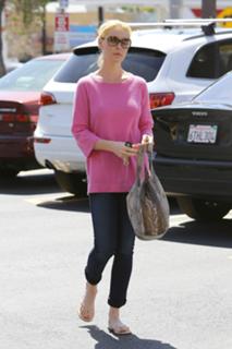 Katherine Heigl feet photo thumbnail