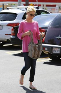 Katherine Heigl feet photo thumbnail