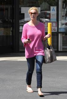 Katherine Heigl feet photo thumbnail