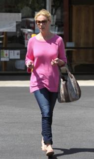 Katherine Heigl feet photo thumbnail
