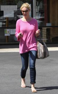 Katherine Heigl feet photo thumbnail