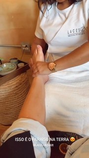Larissa Manoela feet photo thumbnail