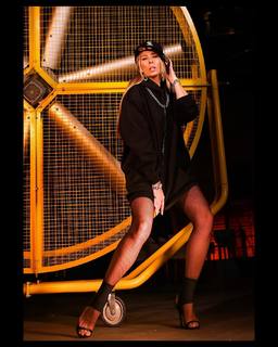 Adriane Galisteu feet photo thumbnail
