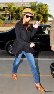 Lea Michele feet photo thumbnail