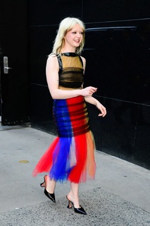 Maisie Williams feet photo thumbnail