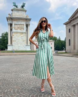Giorgia Palmas feet photo thumbnail