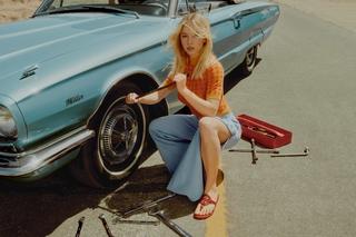Sydney Sweeney feet photo thumbnail