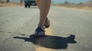 Sydney Sweeney feet photo thumbnail