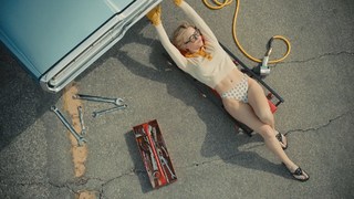 Sydney Sweeney feet photo thumbnail