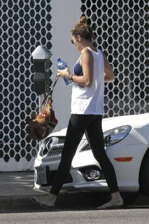 Miley Cyrus feet photo thumbnail
