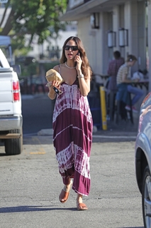 Eiza González feet photo thumbnail