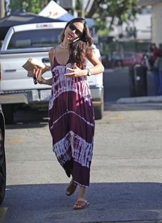 Eiza González feet photo thumbnail