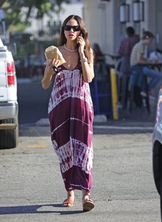 Eiza González feet photo thumbnail