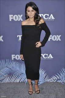 Emmanuelle Chriqui feet photo thumbnail