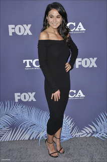 Emmanuelle Chriqui feet photo thumbnail