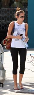 Miley Cyrus feet photo thumbnail