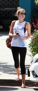 Miley Cyrus feet photo thumbnail