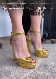 Adriane Galisteu feet photo thumbnail