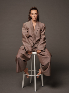 Millie Bobby Brown feet photo thumbnail