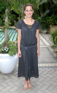 Marion Cotillard feet photo thumbnail