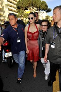 Marion Cotillard feet photo thumbnail