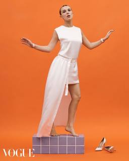 Millie Bobby Brown feet photo thumbnail