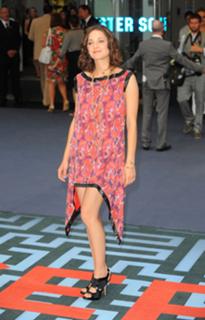 Marion Cotillard feet photo thumbnail