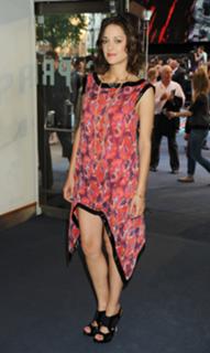 Marion Cotillard feet photo thumbnail