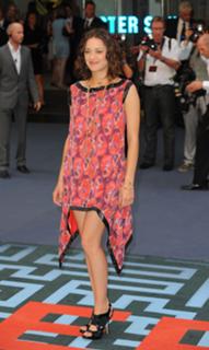 Marion Cotillard feet photo thumbnail