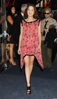 Marion Cotillard feet photo thumbnail