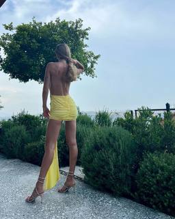Seyma Subasi feet photo thumbnail