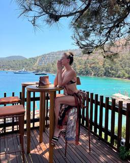 Seyma Subasi feet photo thumbnail