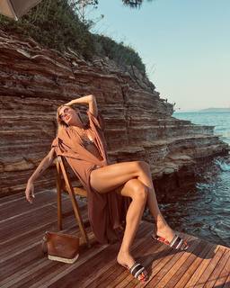 Seyma Subasi feet photo thumbnail