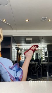 Sydney Sweeney feet photo thumbnail