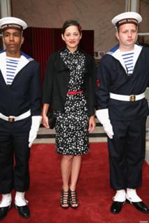 Marion Cotillard feet photo thumbnail